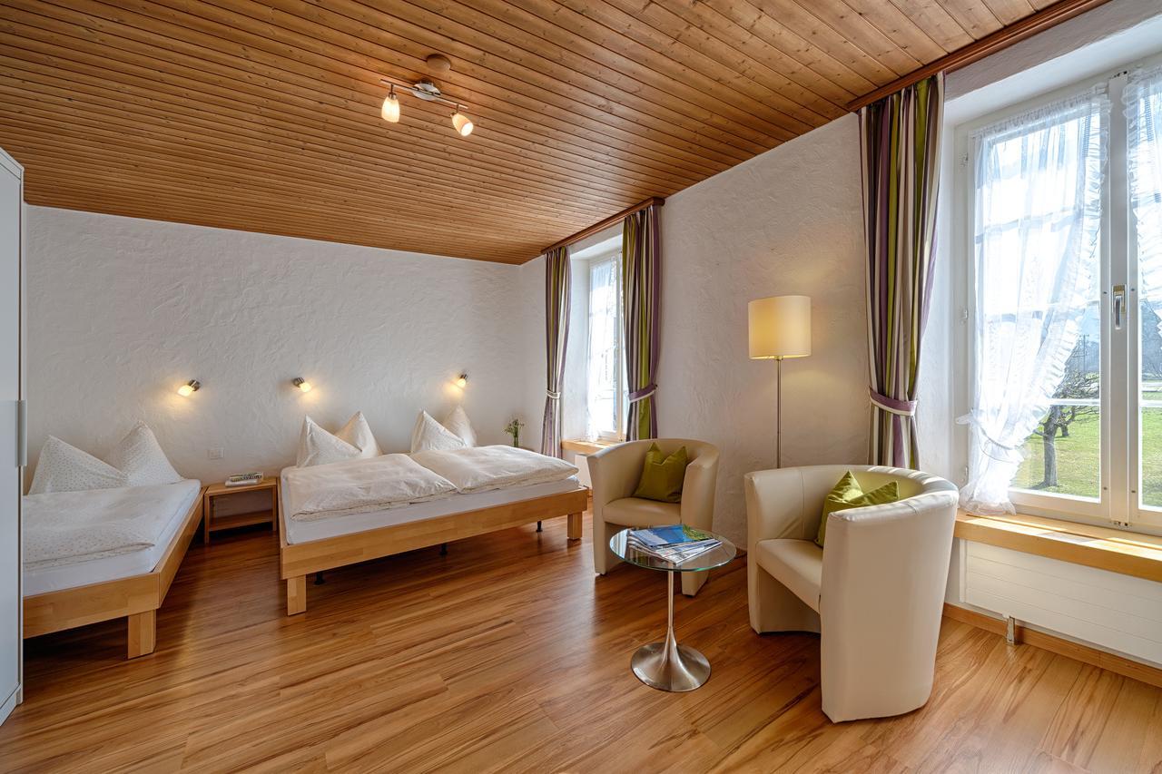 Neuhaus Golf- & Strandhotel Unterseen Eksteriør billede