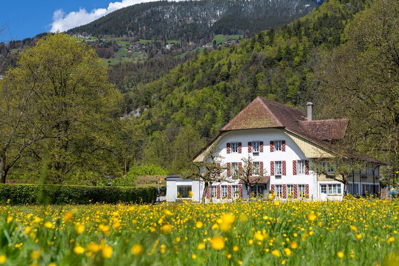 Neuhaus Golf- & Strandhotel Unterseen Eksteriør billede