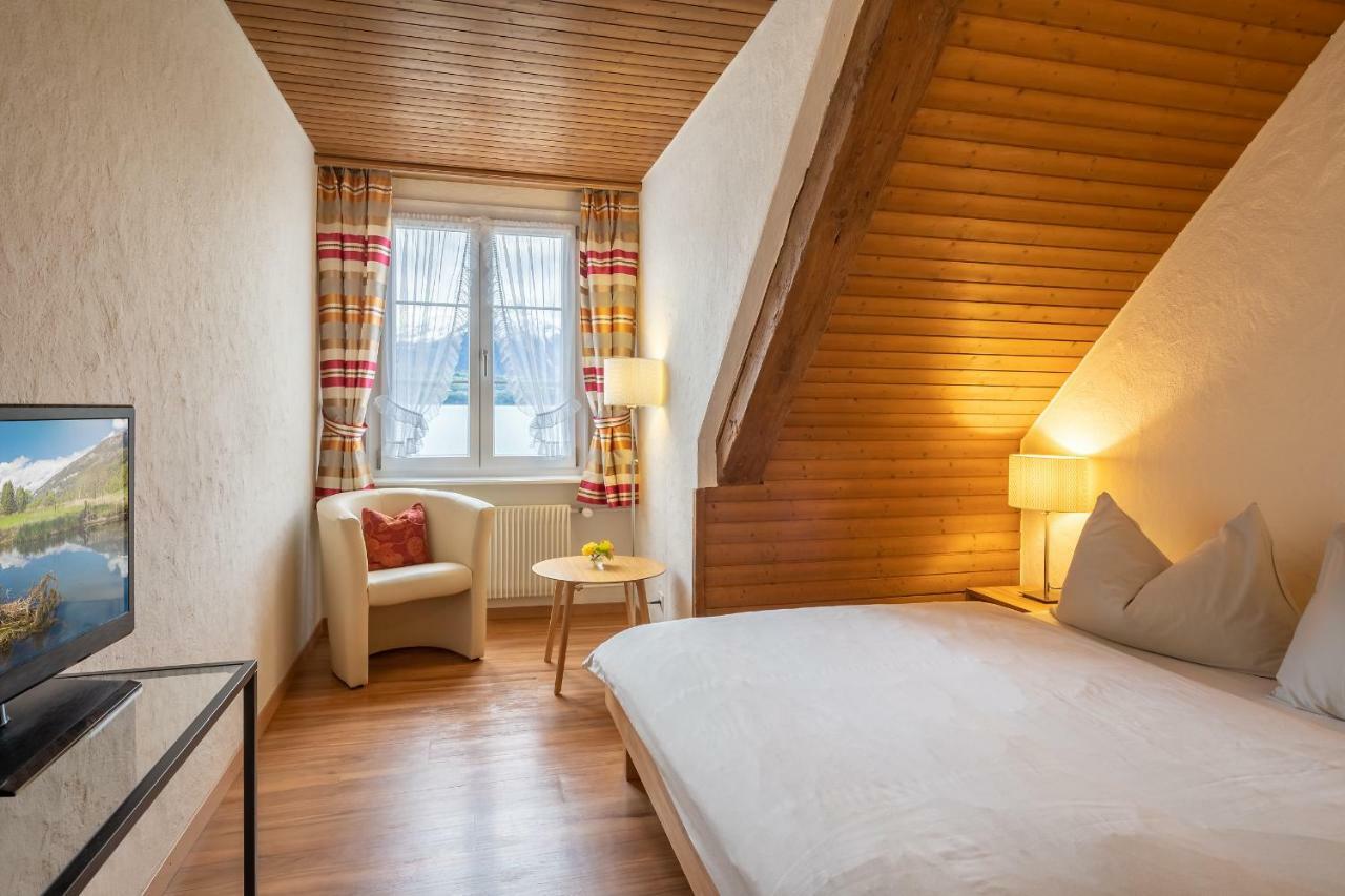 Neuhaus Golf- & Strandhotel Unterseen Eksteriør billede